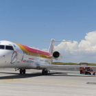 Una aeronave de Air Nostrum en la pista del aeropuerto de León, en una imagen de archivo.