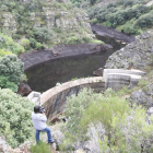 La presa en 2009, tras un aluvión de lodo. L. DE LA MATA