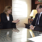 La ministra de Empleo, Fátima Báñez, y el presidente de la Junta, Juan Vicente Herrera, ayer. GALLEGO
