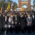 Artur Mas, junto a las dos exconsejeras y el presidente Puigdemont de camino al juicio. QUIQUE GARCÍA