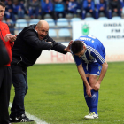 Claudio Barragán no cesó de dar órdenes a sus jugadores a lo largo del encuentro disputado en El Toralín.