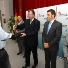 Silván y Riesco, entre Eduardo Fernández y María Crespo, ayer durante la entrega de las llaves