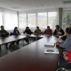 Socios de la cooperativa que ha impulsado Montañas de León, en una reunión de trabajo