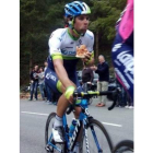 Matthews, con su porción de pizza en plena cuarta etapa de la Vuelta al País Vasco.