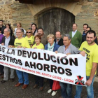 Los representantes de las plataformas de Castilla y León y Asturias, ayer en Santiago Millas.