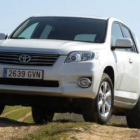 El nuevo diseño frontal actualiza la imagen del Toyota RAV4.