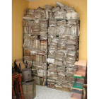 Los documentos se apilaron en esta estantería en el 2008.