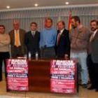 Políticos y miembros del Moto Club posaron juntos en favor del circuito