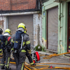 Actuación de los Bomberos de León en la calle Pardo Bazán. BOMBEROS DE LEÓN