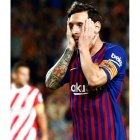 Leo Messi se lamenta de una ocasión fallada durante el Barcelona-Girona. QUIQUE GARCÍA