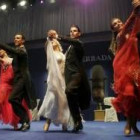 El ballet de «Mira quién baila», en su actuación en los Micrófonos de Oro