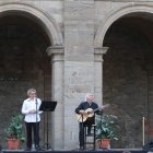 Juan Carlos Mestre y Amancio Prada, anoche en Vega.