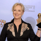 Meryl Streep posa con su premio a Mejor Actriz dramática por la película ‘The Iron Lady’.