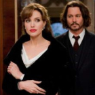 Angelina Jolie y Johnny Depp en una escena de la película «The tourist».