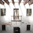 Interior de la delegación leonesa del Colegio de Arquitectos de León en el antiguo palacio de los condes de Gaviria.