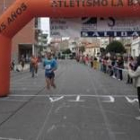 El gordonés Sergio Sánchez cruza la meta en La Bañeza