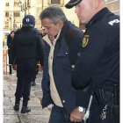José Ramón Vega, el pasado mes de marzo, a su llegada a la Audiencia Provincial para el juicio. DL