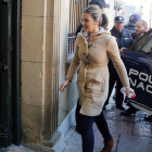 Los dos acusados, ahora absueltos, a su llegada al juicio en la Audiencia Provincial. SECUNDINO PÉREZ