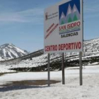 Hace más de dos años que en el área de Salencias puede verse el cartel