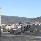Vista del pozo Alicia de Fabero, donde se acumula un millón de toneladas de carbón. ANA F. BARREDO