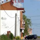 Imagen exterior del club de alterne intervenido en la localidad leonesa de Villalobar