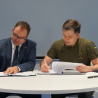Félix Barrio y Oleksandr Potii, en la firma del acuerdo. DL