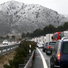 Coches atrapados en la autovía A-31 en Petrer (Alicante) por una intensa nevada, en enero de 2017.