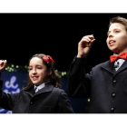 Los niños cantores de San Ildefonso muestran las bolas con el segundo premio del sorteo extraordinario de la lotería de Navidad que se celebra hoy y que ha correspondido al número 12.775, dotado con 1.250.000 euros a la serie, por lo que el poseedor de ca