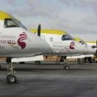 Aviones de la compañía Lagun Air, en la plataforma del aeropuerto