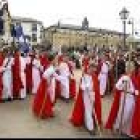 Paso de santa María Magdalena y al fondo la talla de la Purísima ayer en Villafranca