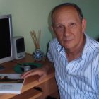 Néstor Hernández, autor de otros seis libros, algunos de poesía y otros sobre lenguaje deportivo.