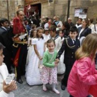 El fervor acompañó al Corpus leonés en el recorrido.