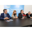 Representantes institucionales y del Premio de la Crítica, ayer, en la presentación.