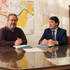 El alcalde de Zamora, Francisco Guarido, conversa con Alfonso Fernández Mañueco.