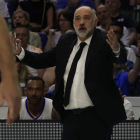 Pablo Laso en un momento del partido que dirigió al Madrid frente al Baskonia el sábado. ZIPI ARAGÓN