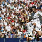 Isco controla el balón, durante el encuentro entre el Madrid y el Athletic.