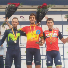 Jesús Herrada, con el 'maillot' rojigualda, flanqueado en el podio de Soria por Alejandro Valverde e Ion Izagirre.