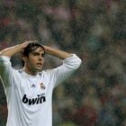 kaká, centrocampista del Real Madrid, se lamenta de una de las ocasiones falladas.