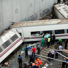 Imagen del tren descarrilado en Santiago de Compostela.