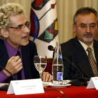 El catedrático Túa Blesa, ayer durante su ponencia junto a José Enrique Martínez