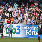 José María Amorrortu, a la derecha, vio desde el palco a Kepa, mientras la afición volvió a ser el mejor respaldo para la Ponferradina.