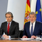 El ministro de Fomento, Íñigo de la Serna, y el ministro portavoz, Íñigo Méndez de Vigo, tras la reunión del Consejo de Ministros.