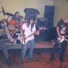 La banda de punk rock Ultrapüs, durante un concierto