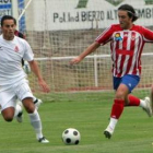 Llamazares trata de marcharse ante el acoso de Gorka García en el partido jugado en La Devesa en la