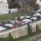 Puestos del mercado en la zona de la calleja del Río, en Ponferrada. L. DE LA MATA