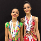 Olatz y Paula con sus medallas logradas en el Torneo de Lisboa. DL