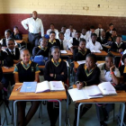 Alumnos de una escuela de Soweto, en Sudáfrica, en una foto tomada en el 2015 con motivo del Día Internacional del Maestro.