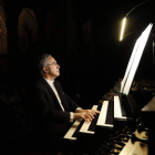 El músico libanés afincado en Francia Naji Hakim, anoche en la Catedral de León. JESÚS F. SALVADORES
