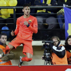 Neymar celebra el tercer gol del Barcelona, ayer frente al Villarreal.