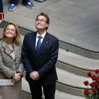 Helena Rakosnik, junto a su esposo, Artur Mas, durante la bendición de las rosas de Sant Jordi.